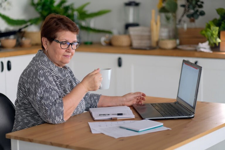 Friendly workshop setting for retirement education